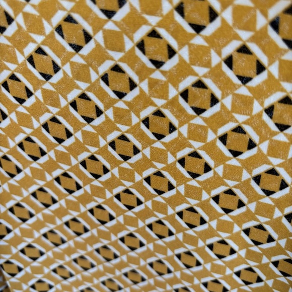 Jones Yellow & Blk Patterned Women’s S Buttoned Up Blouse w/wide Split Cuffs - Picture 6 of 8